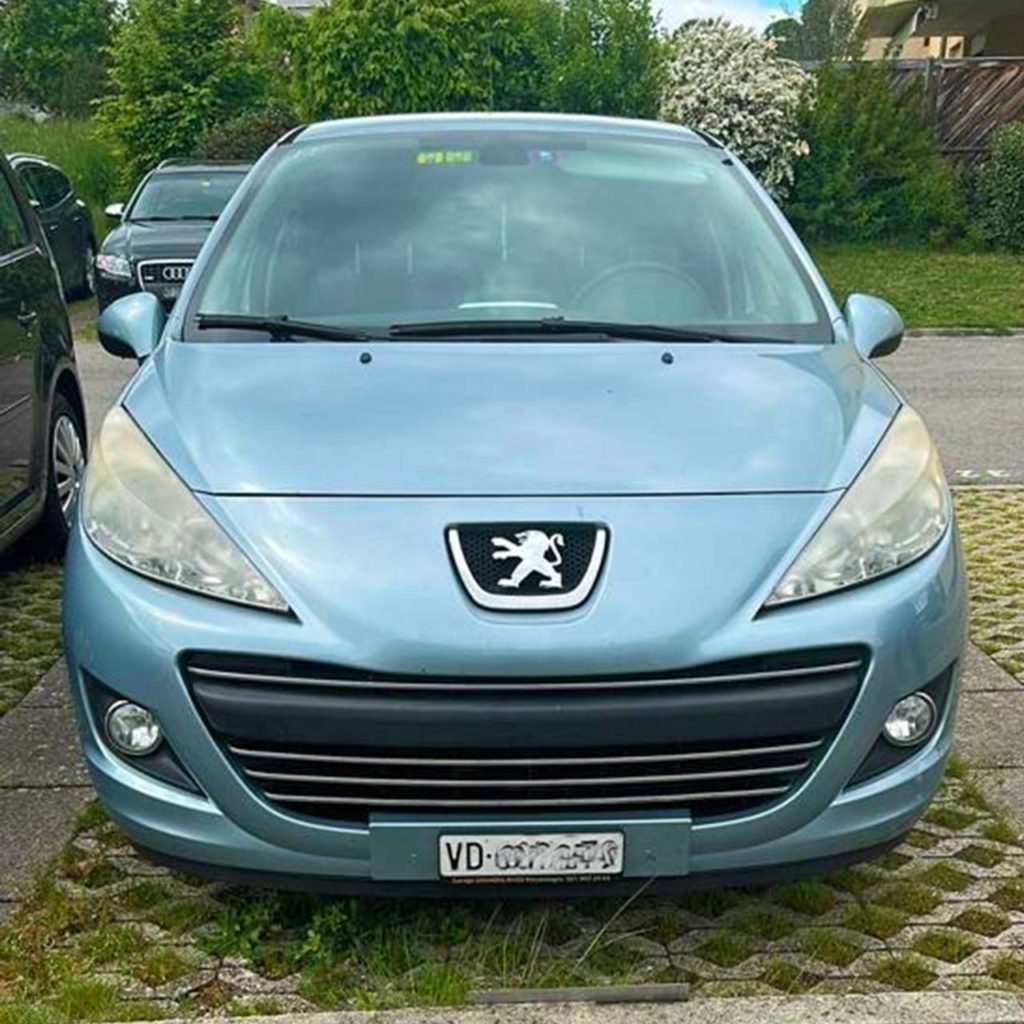 PEUGEOT 207 1.4 Access petit voiture 2011 73PS 1360ccm 134000km 1290kg 6.2L