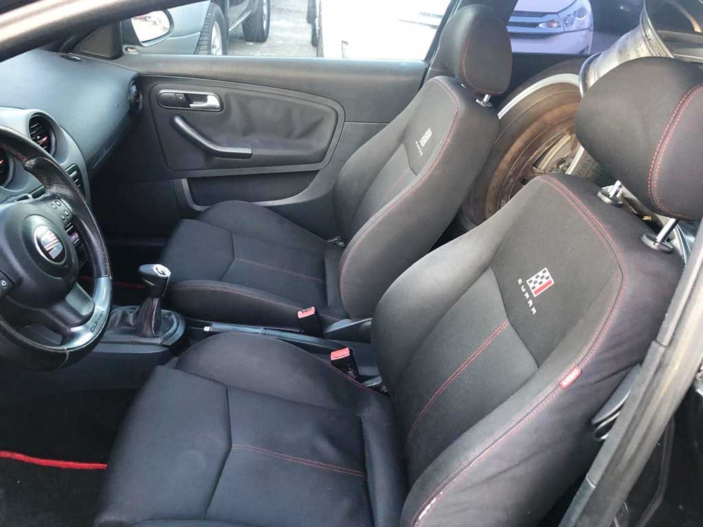 SEAT Ibiza 1.8 20V Turbo Cupra 2006 petite voiture 263000km manuel essence 180ch 132kW 1781ccm 1285kg noir